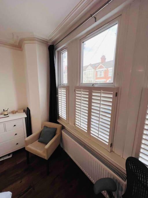 Lovely 2 Bedroom Ground Floor Flat With Garden. Londra Exterior foto