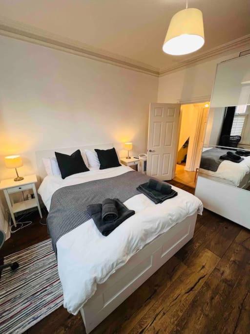 Lovely 2 Bedroom Ground Floor Flat With Garden. Londra Exterior foto