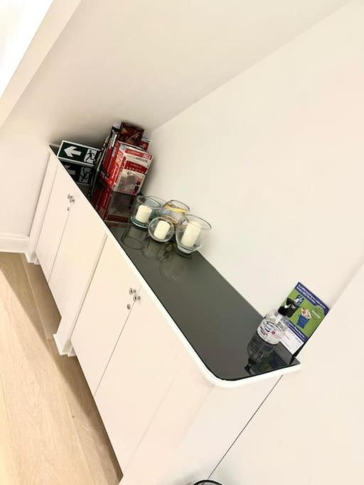 Lovely 2 Bedroom Ground Floor Flat With Garden. Londra Exterior foto