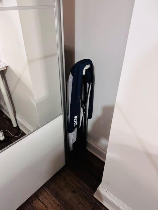 Lovely 2 Bedroom Ground Floor Flat With Garden. Londra Exterior foto