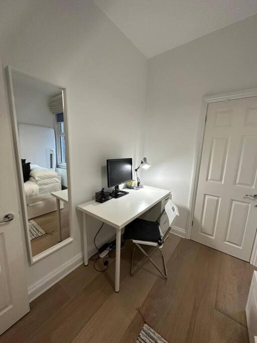 Lovely 2 Bedroom Ground Floor Flat With Garden. Londra Exterior foto