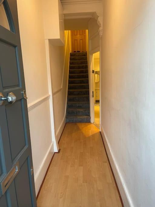 Lovely 2 Bedroom Ground Floor Flat With Garden. Londra Exterior foto