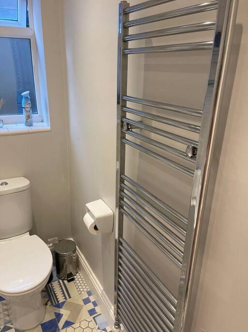 Lovely 2 Bedroom Ground Floor Flat With Garden. Londra Exterior foto