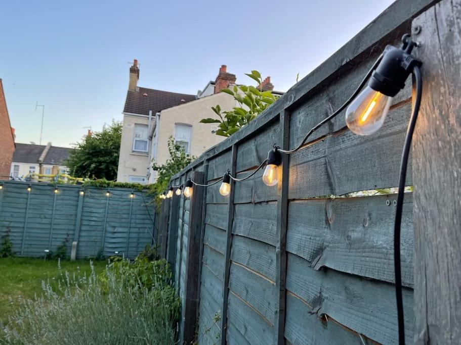 Lovely 2 Bedroom Ground Floor Flat With Garden. Londra Exterior foto