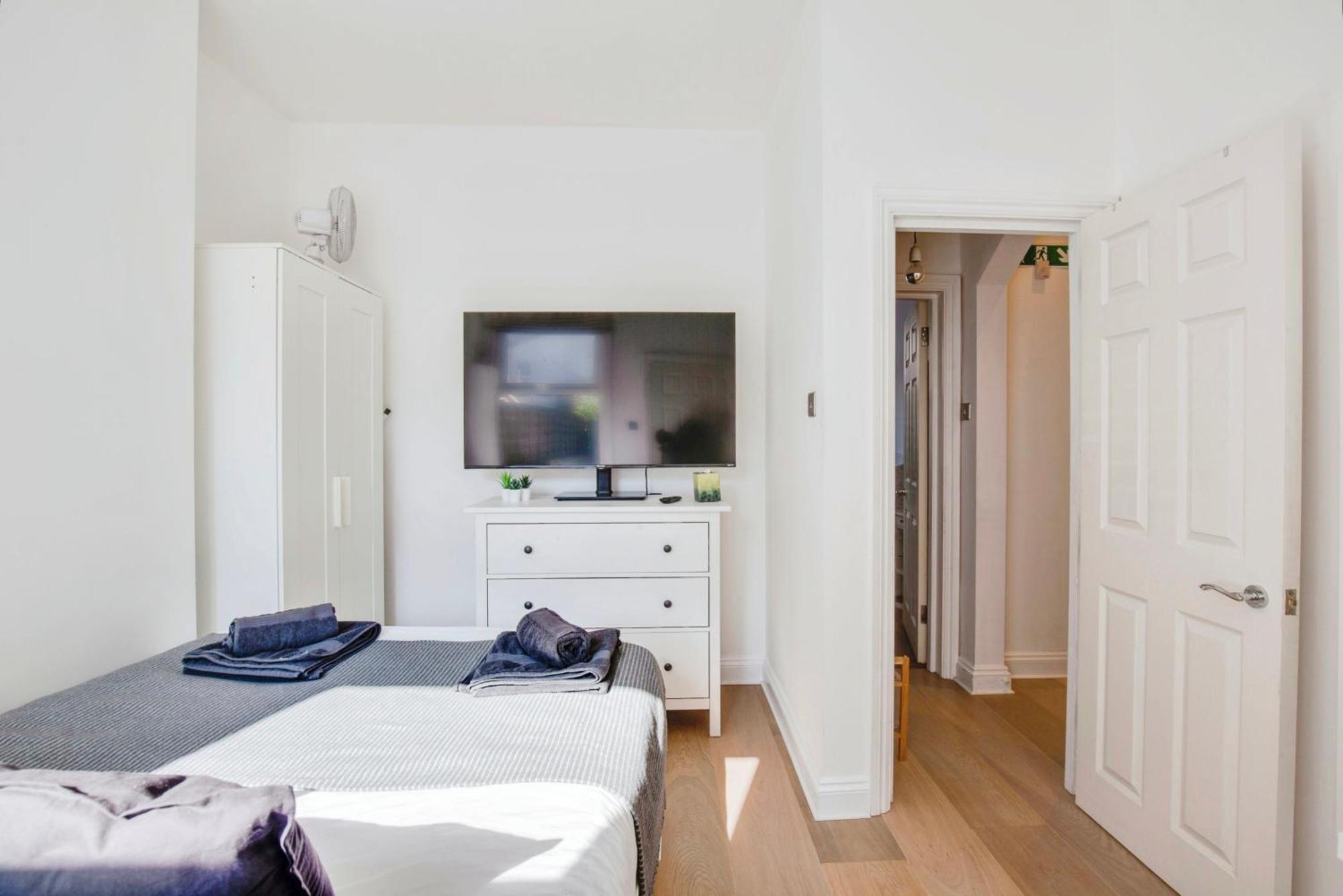 Lovely 2 Bedroom Ground Floor Flat With Garden. Londra Exterior foto