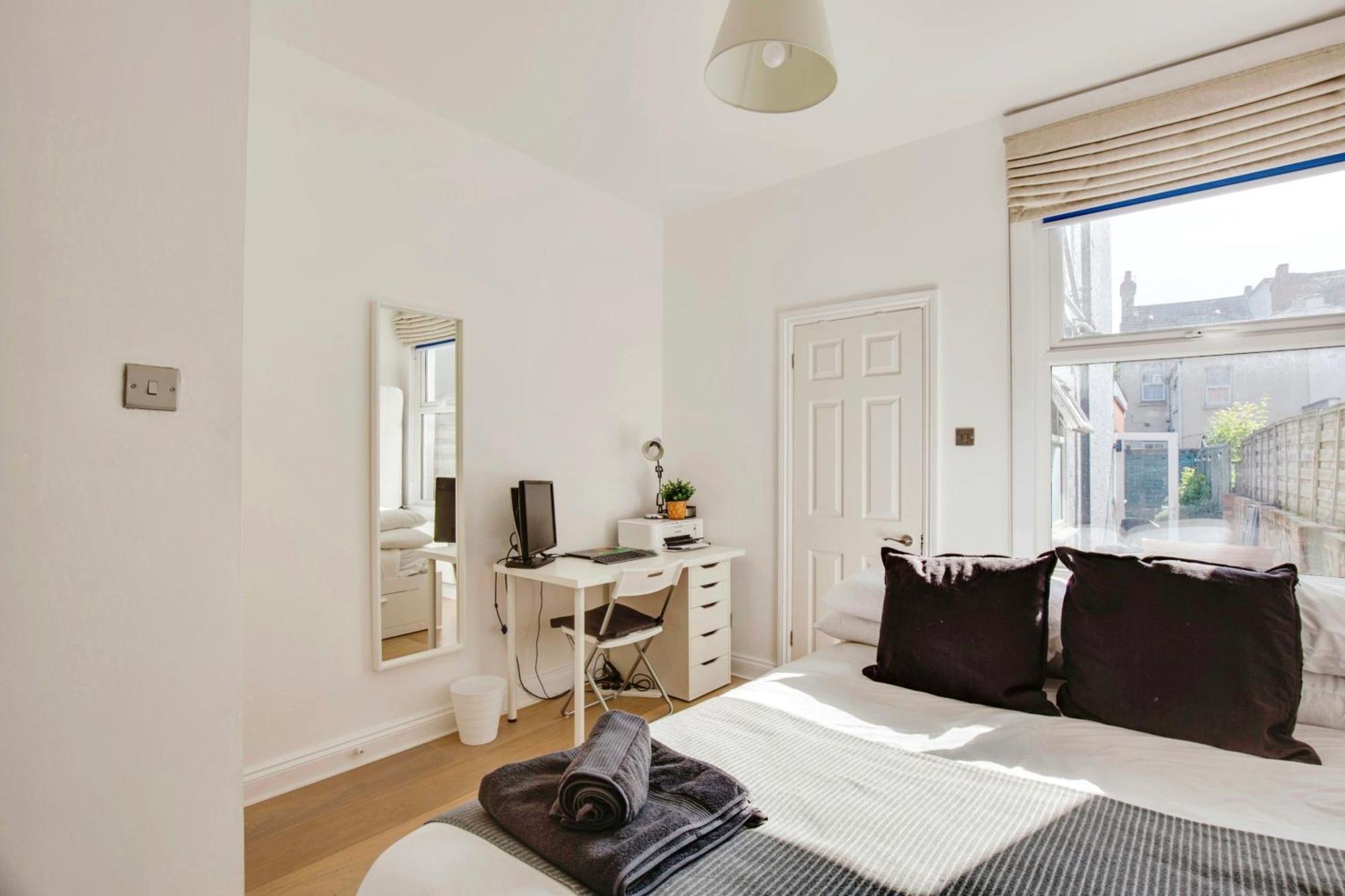 Lovely 2 Bedroom Ground Floor Flat With Garden. Londra Exterior foto