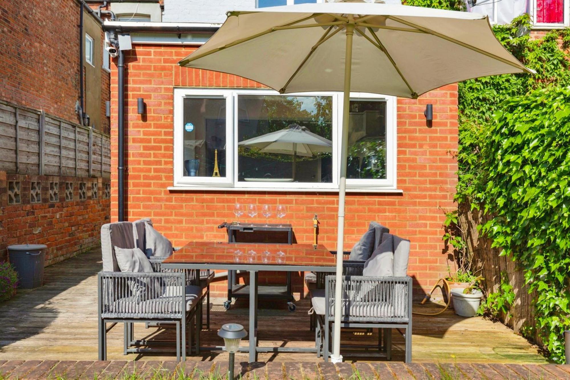 Lovely 2 Bedroom Ground Floor Flat With Garden. Londra Exterior foto